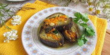 маринованные баклажаны с морковью и зеленью
