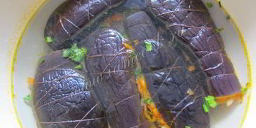 маринованные баклажаны с морковью и зеленью