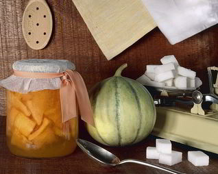 Маринованные дыни в банках