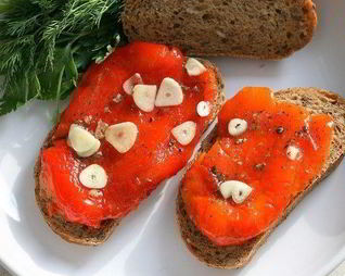 Маринованные печеные перцы