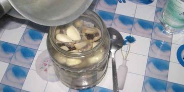 шампиньоны маринованные