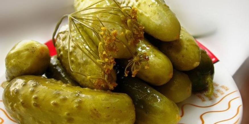 Рецепт популярного холодного способа засолки огурцов на зиму