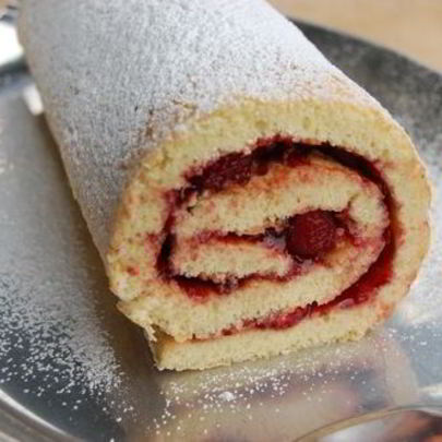 Бисквитный рулет с повидлом