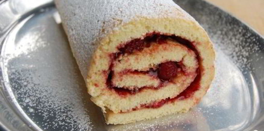 Рецепт бисквитного рулета с повидлома