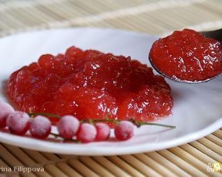 Яблочное повидло с красной смородиной