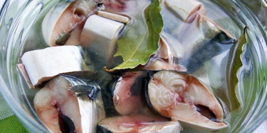 Рецепт быстрой скумбрии пряного посола по-домашнему