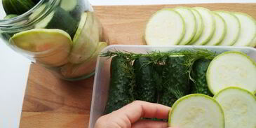 малосольные огурчики и кабачки