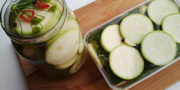 малосольные огурчики и кабачки