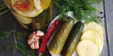 малосольные огурчики и кабачки