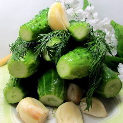 Малосольные огурчики в минеральной воде