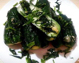 Малосольные огурцы в минералке