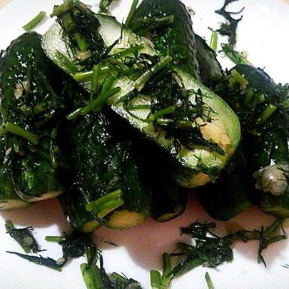 Малосольные огурцы в минералке