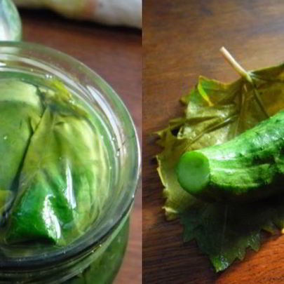 Малосольные огурцы в виноградных листьях