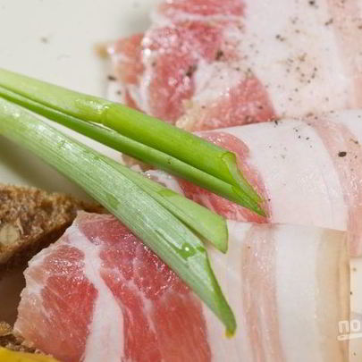 Сало соленое с чесноком