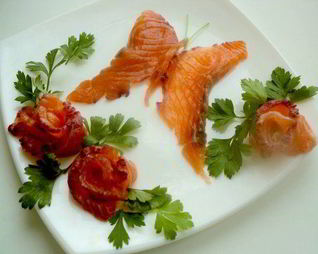 Семга малосольная с черной смородиной