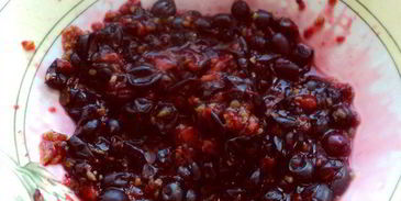 семга малосольная с черной смородиной