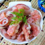 Рецепт Соленой горбуши в масле с луком