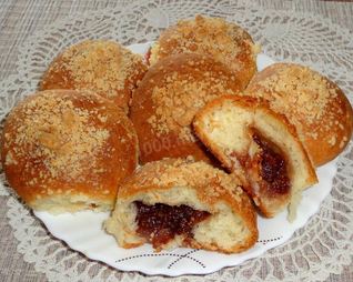 Булочки с вареньем дрожжевые