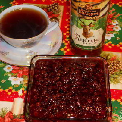 Чай с малиновым вареньем