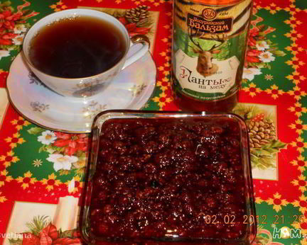 Чай с малиновым вареньем