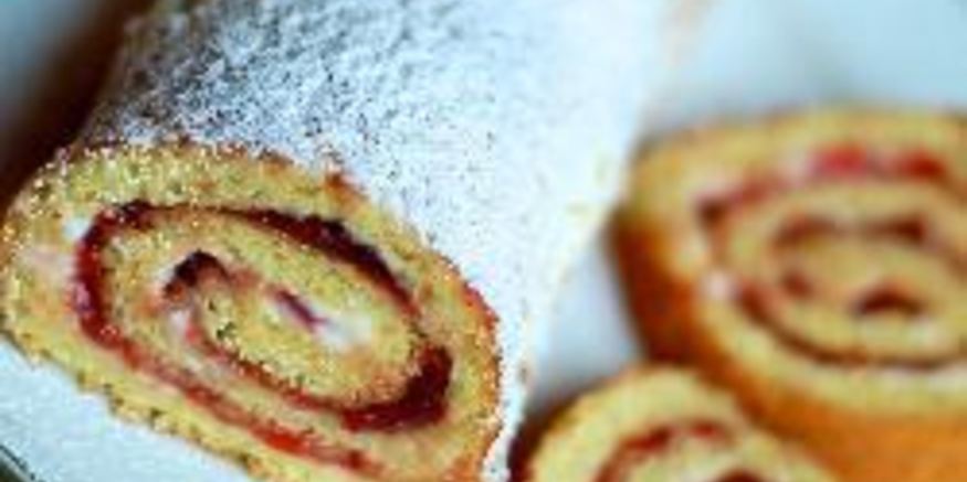 Рецепт рулета с вишневым вареньем