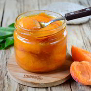 Рецепт Варенья из абрикосов с листьями вишни