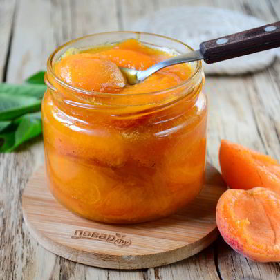 Варенье из абрикосов с листьями вишни