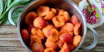 варенье из абрикосов с листьями вишни