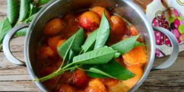 варенье из абрикосов с листьями вишни