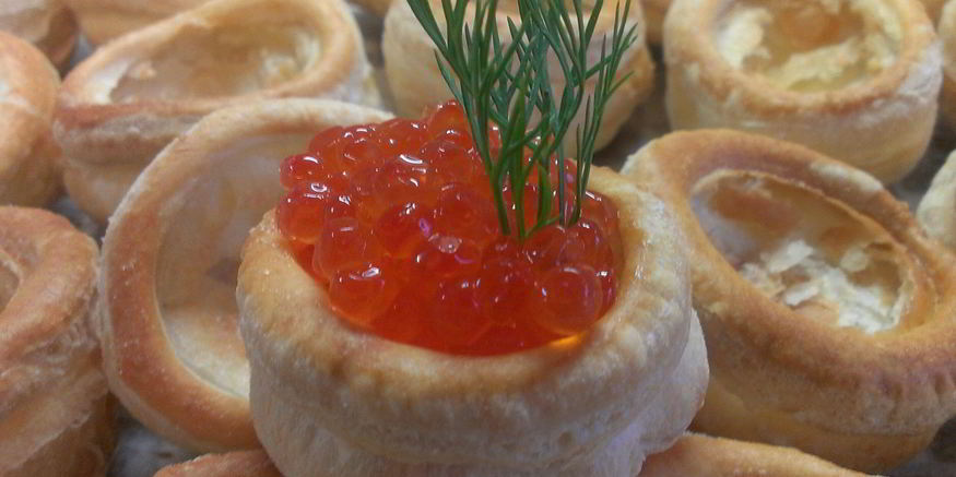 Рецепт волованов с икроя и малиновыма вареньема