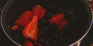 ягоды на французском тосте