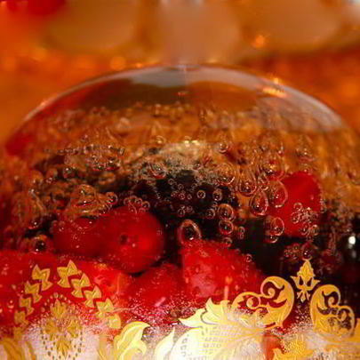 Ягоды в желе из шампанского
