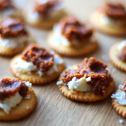 Закуска с вялеными помидорами