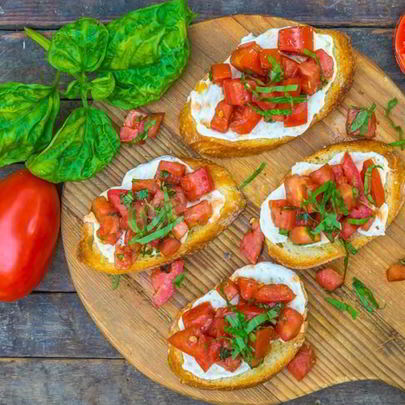 Брускетта с базиликом