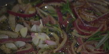 брускетта с белыми грибами, чили и розмарином