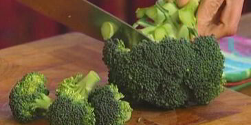 брускетта с брокколи, чили и чесноком