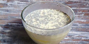 брускетта с колбасой, помидорами и сыром фета