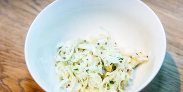 брускетта с красной рыбой и капустой