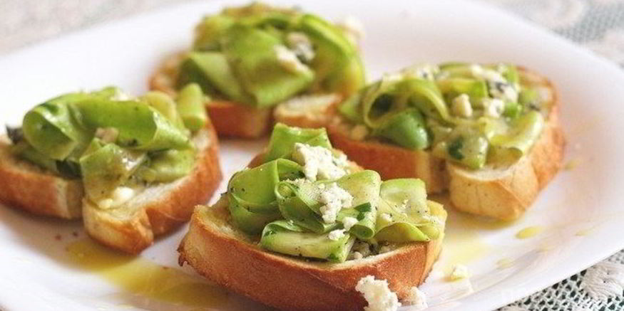 Рецепт брускетты с маринованным цуккини