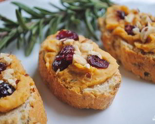 Брускетта с орешками