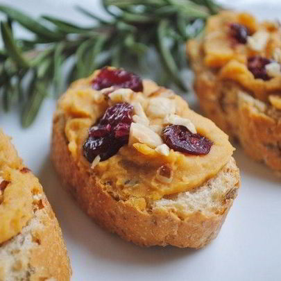 Брускетта с орешками