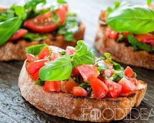 Брускетта с помидорами