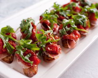 Брускетта с прошутто