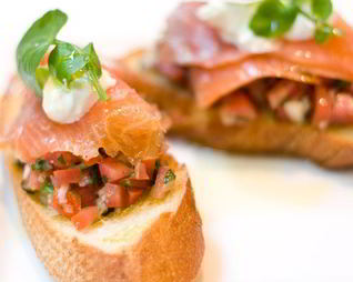 Брускетта с семгой