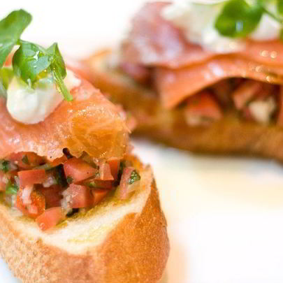 Брускетта с семгой