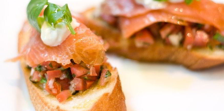 Рецепт брускетты с семгой