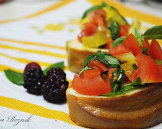 Брускетта с томатами