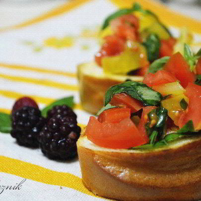 Брускетта с томатами