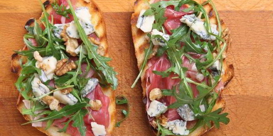 Рецепт брускетты с ветчиной