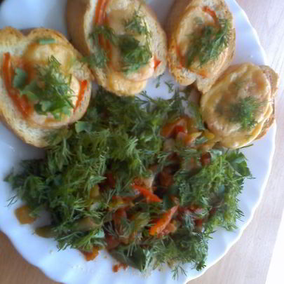 Горячие бутерброды с овощами и сыром